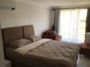 Zeyos Lodge