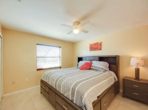 Screened Porch + Pool Access: Cozy Sebring Condo