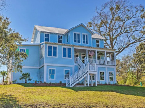 Harbor Oaks Haven: Walk to Front Beach & Downtown!