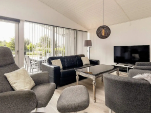 8 Person Holiday Home in Vaeggerlose