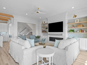 Sea Pearl 5 Bedroom Home by RedAwning