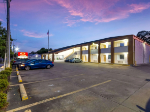 Econo Lodge Little Creek