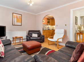 Arcadia House - Lovely Apartment Close to Beaches Harbour and Town Centre
