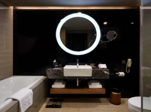 Renaissance Kuala Lumpur Hotel & Convention Centre