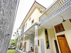 OYO Life 92030 Ef Palm Guest House Family