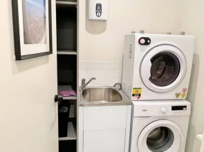 Industrial yet Modern, 1bd 1bth Apt - Woden