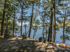 Westview~Beautiful 3 bedroom 1 bath cottage on Lake Rosseau