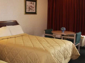 Relax Inn and Suites Hope