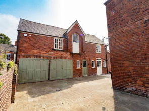 Beautifully Renovated 1880s Coach House With Hot Tub, on Edge of Peak District