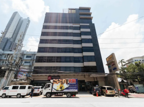 RedDoorz Premium @ South Triangle Quezon City