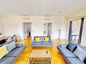 Triestevillas A/C Huge Central & Brand New - 5BR