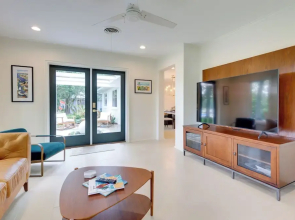 Chic Ocean Springs Vacation Rental Near Downtown!