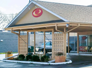 Economy Inn & Suites