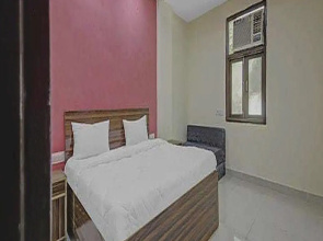 OYO Flagship 70305 Hotel Dg Dwarka Mor