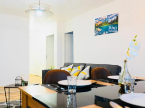 Bella Luna III - Elégant appartement centre ville - Parking gratuit - Wifi ultra rapide-Appareil Massage-Netflix-Jeu société