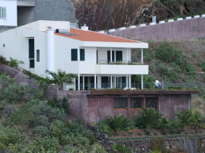 An uninterrupted 180º overlooking the Atlantic Ocean.