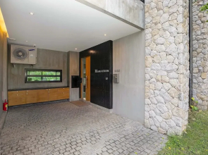 Avant-Garde 4BR Pool Villa Otero Kamala
