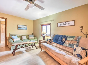 Best Location - Maggie Valley Cabin w/ Hot Tub!