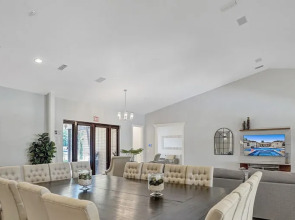 8-BR with Pool & Mini-golf & Soccer