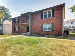 Pet-friendly Overland Park Condo With Pool Access!