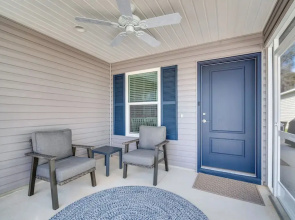 Pool Access, Patio & Grill: Sunny Florida Escape!