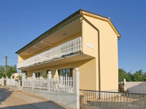 Amazing Apartment in Liznjan With