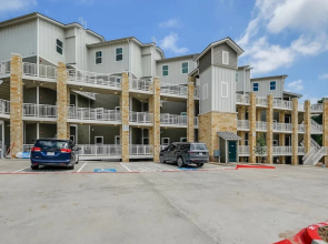 Ag 303 Gruene Penthouse Retreat 4 Bedroom Condo by RedAwning