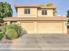 Pool, Golf Course Views: Desert Oasis in Glendale