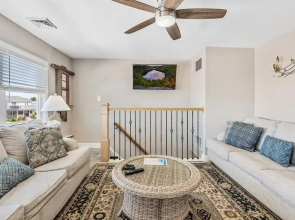 Close to AC Steps to Beach Parking