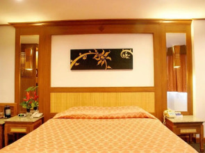 Royal Twins Palace Hotel