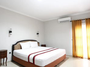RedDoorz Plus near Adisucipto Airport 2
