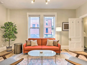 Pet-friendly Condo w/ Deck ~ 3 Mi to Dtwn!