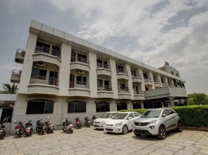 Hotel Pleasant Stays by OYO Rooms