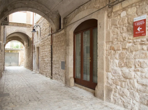 Palazzetto Arco Antico