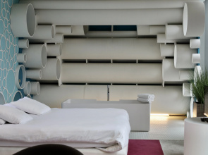 D-Hotel