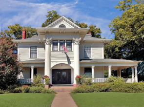 Corinthian Bed  Breakfast