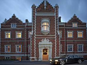 Wivenhoe House Hotel