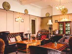 Causeway Hotel