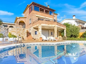 Sotet in Vidreres With 4 Bedrooms and 2 Bathrooms