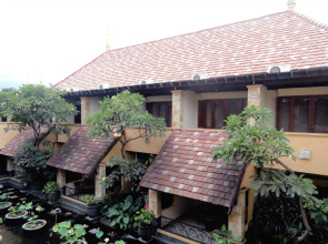 Lotus Garden Hotel & Restaurant