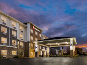 Best Western Plus Lacombe Inn & Suites