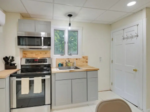 Walk to Harbor: Pet-friendly Apt in Sorrento!