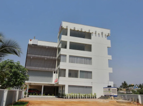 Oyo 4429 Vee Suites