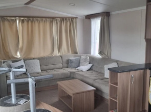 Lovely 8 Berth Direct Beach Access