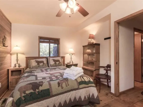 Moose Manor - Three Bedroom Cabin