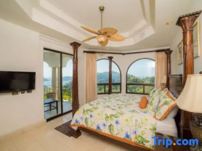 Puesta del Sol 5 bdrs ocean view in Los Suenos