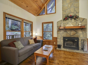 The Honeymooner 1 Bedroom Cabin