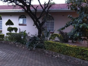 Lynn's Guest House