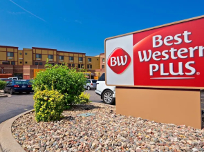 Riverview Hotel And Suites