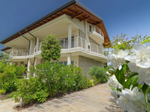 Sirmione Halldis Apartments